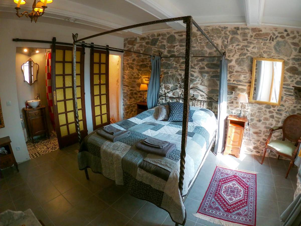 Chez Les Amis Hotel Saint-Nazaire-de-Ladarez Ngoại thất bức ảnh